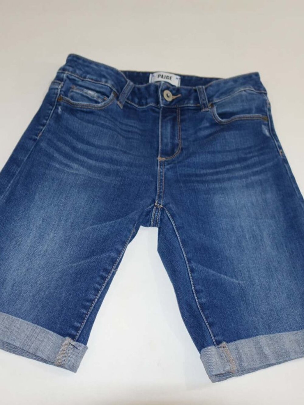 Paige Women's Jax Knee Denim Shorts Size 26 Blue 9" Inseam Mid Rise Delmont Wash